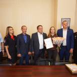 В Металлургическом районе вручили благодарность девушке, которая спасла ребенка