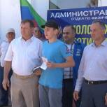 В День Конституции РД в Казбековском районе торжественно вручили паспорта