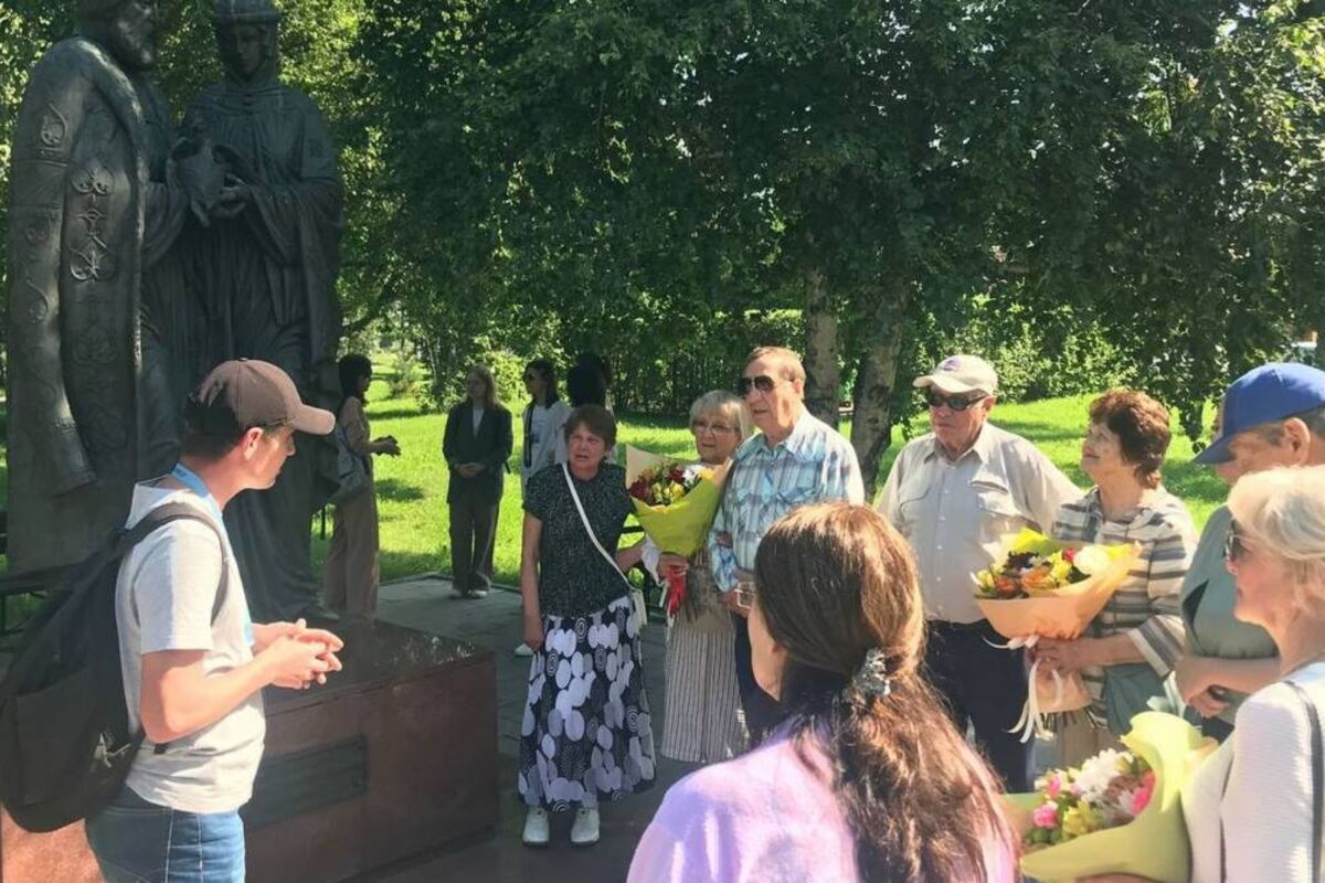 Экскурсию по городу и посещение музея организовали единороссы городского  отделения для пожилых супружеских пар Иркутска