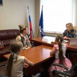 На Камчатке «Единая Россия» передаст более 100 наборов со школьными принадлежностями в нуждающиеся семьи