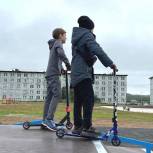 В посёлке Мурманской области по партпроекту «Детский спорт» установили скейт-площадку