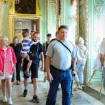 Участники СВО, проходящие лечение и реабилитацию в Петербурге, побывали в Строгановском дворце