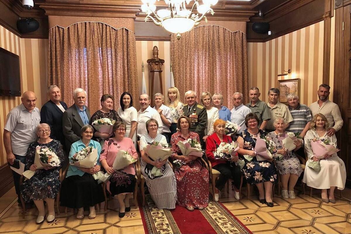 Депутаты от «Единой России» поздравили семейные пары с Днём семьи, любви и верности