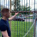 Сторонники «Единой России» проверили техническое состояние футбольных площадок Восточного округа Москвы