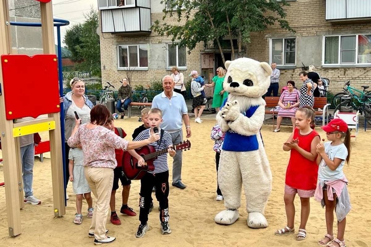 В посёлке Смолино провели праздник в благоустроенном дворе