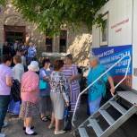 Обследования у медиков «Поезда здоровья», который при поддержке «Единой России» начал работу в Брянке (ЛНР), прошли более 300 человек