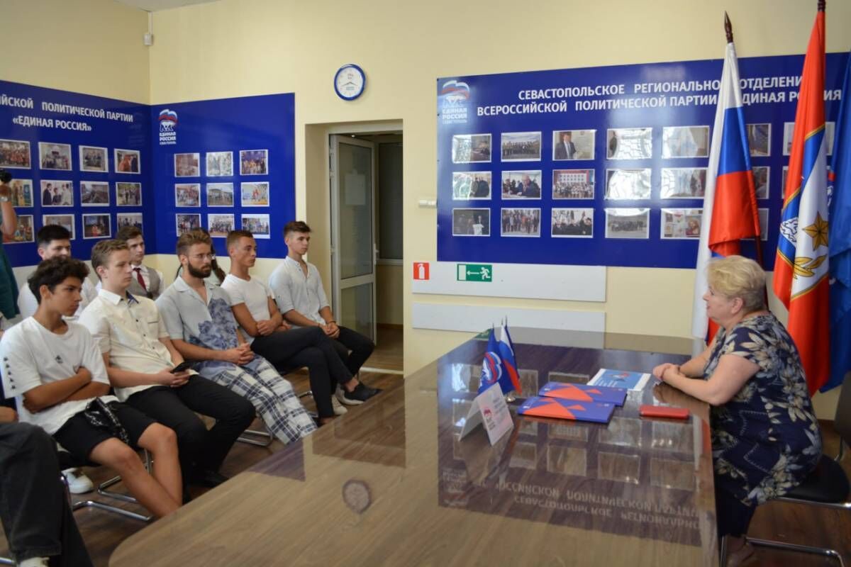 В Севастополе при поддержке «Единой России» для школьников и студентов организовали профориентационное занятие