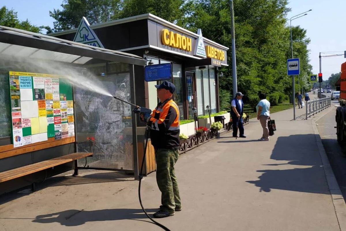 В Красноярске «Единая Россия» благоустраивает остановочные павильоны