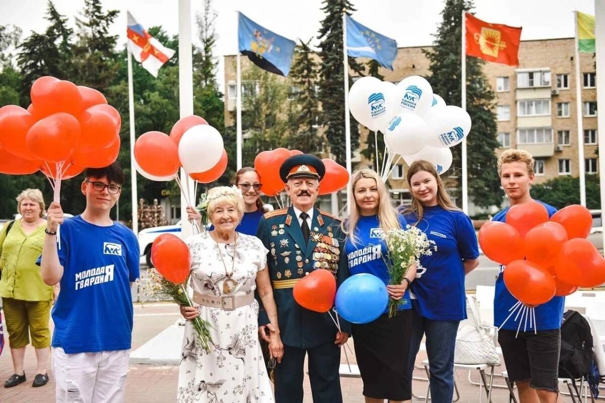 МГЕР Подмосковья в День семьи, любви и верности раздавали ромашки прохожим  и организовали для детей мастер-классы