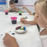 В Воронеже «Единая Россия» провела мастер-класс по росписи пряников и экскурсию для детей