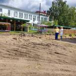 Благоустраивается территория детского сада в Шумерле