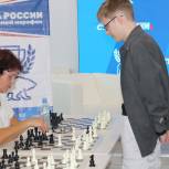 В Штабе общественной поддержки «Единой России» прошел мастер-класс по шахматам