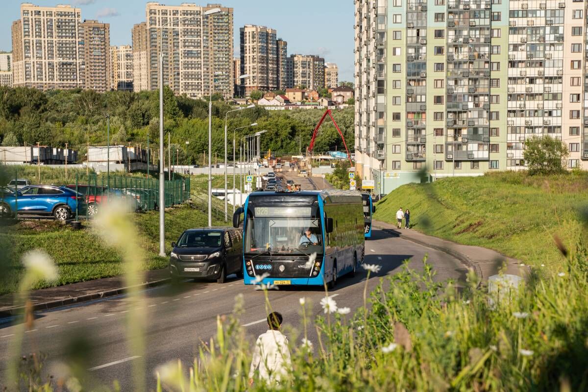 Сергей Собянин поздравил сотрудников Мосгортранса с 65-летием предприятия