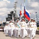 Депутат Госдумы Сергей Алтухов пожелал военным морякам оставаться непобедимыми
