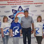 Василий Майстепанов передал детям Стаханова подарки от Омской области