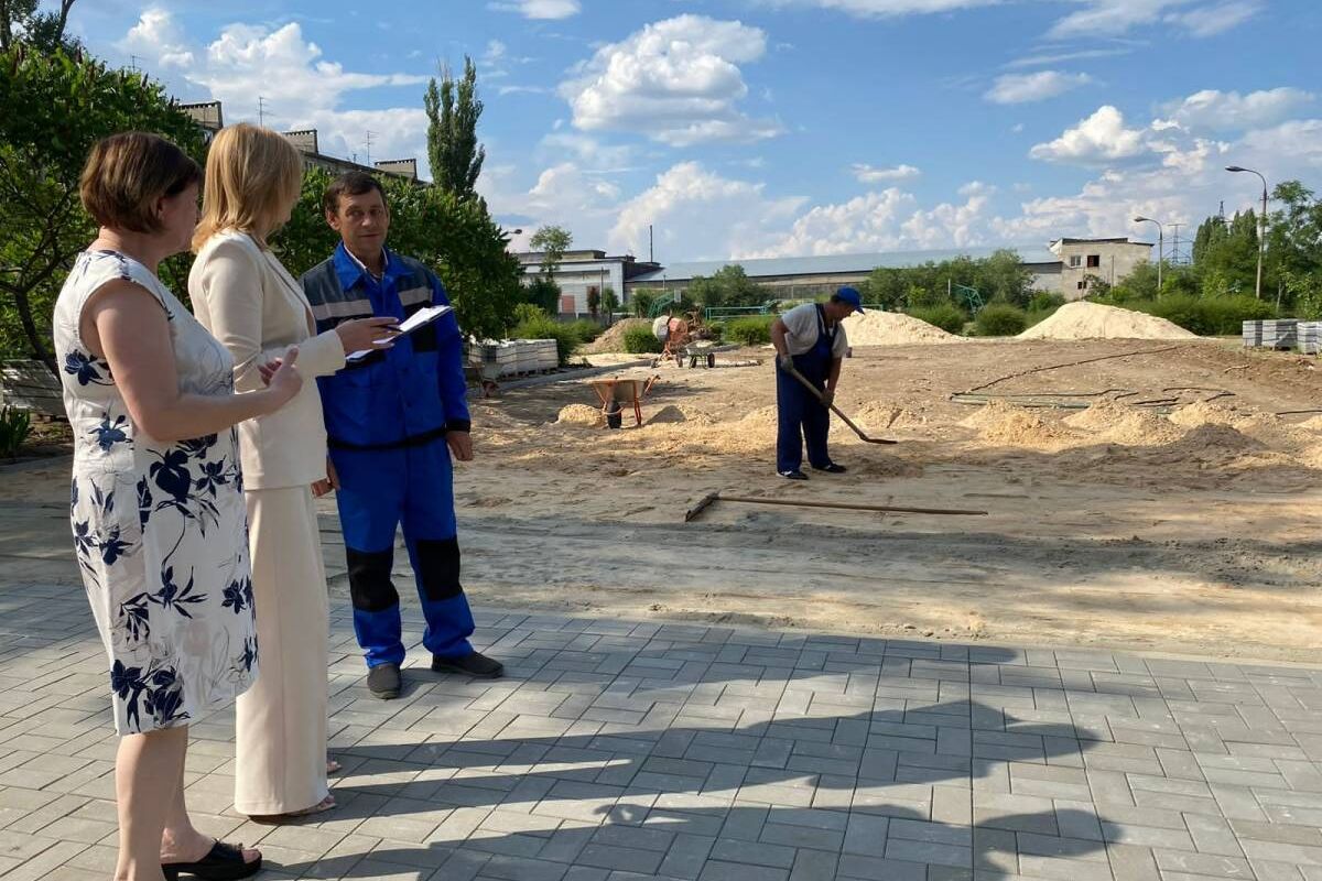 Активисты проекта «Новая школа» проинспектировали работы по благоустройству в Гимназии №15