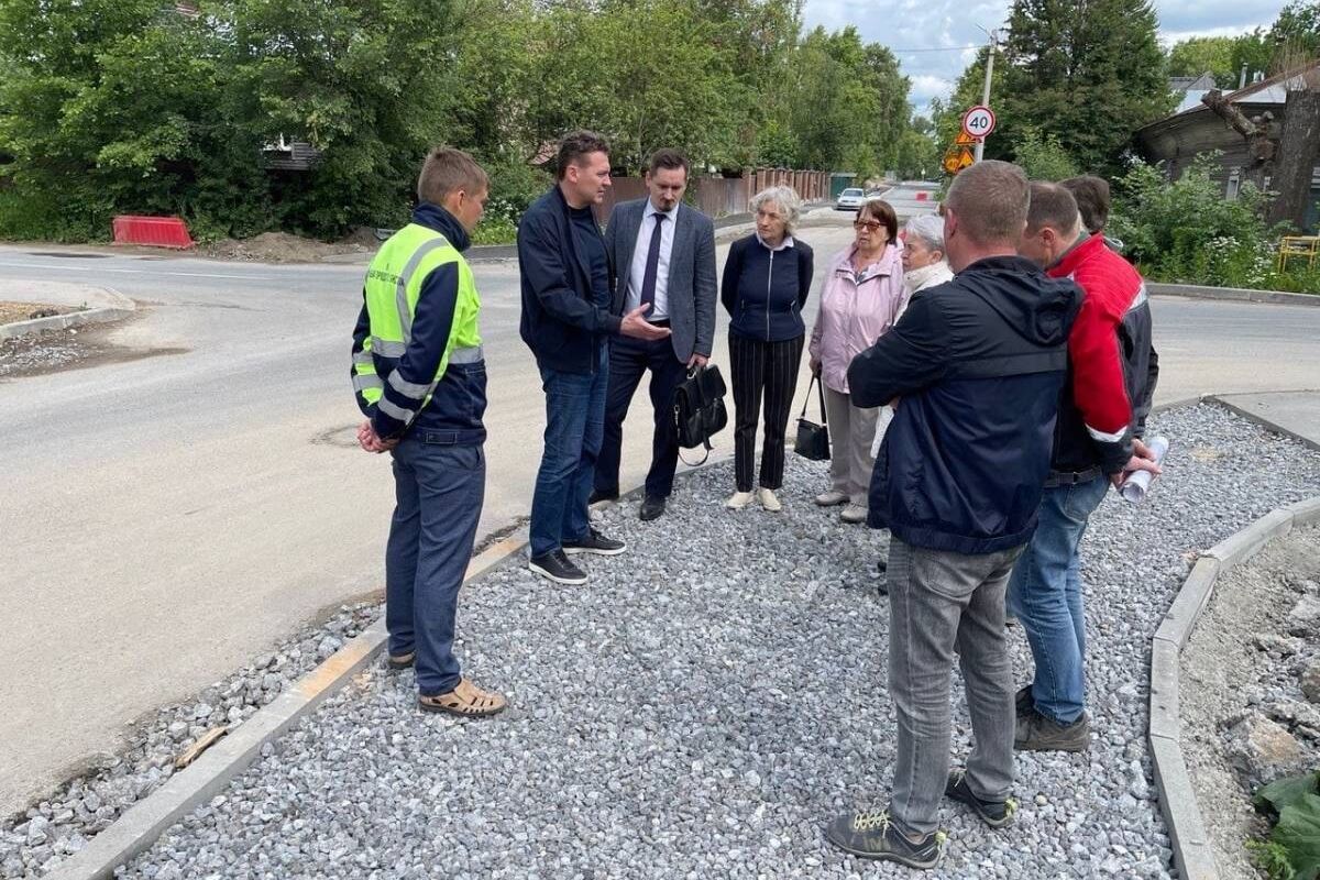 Ремонт на улице Энгельса в Вологде проверил партийный десант