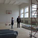 В селе Рождественка Увельского района преображается школьный спортзал