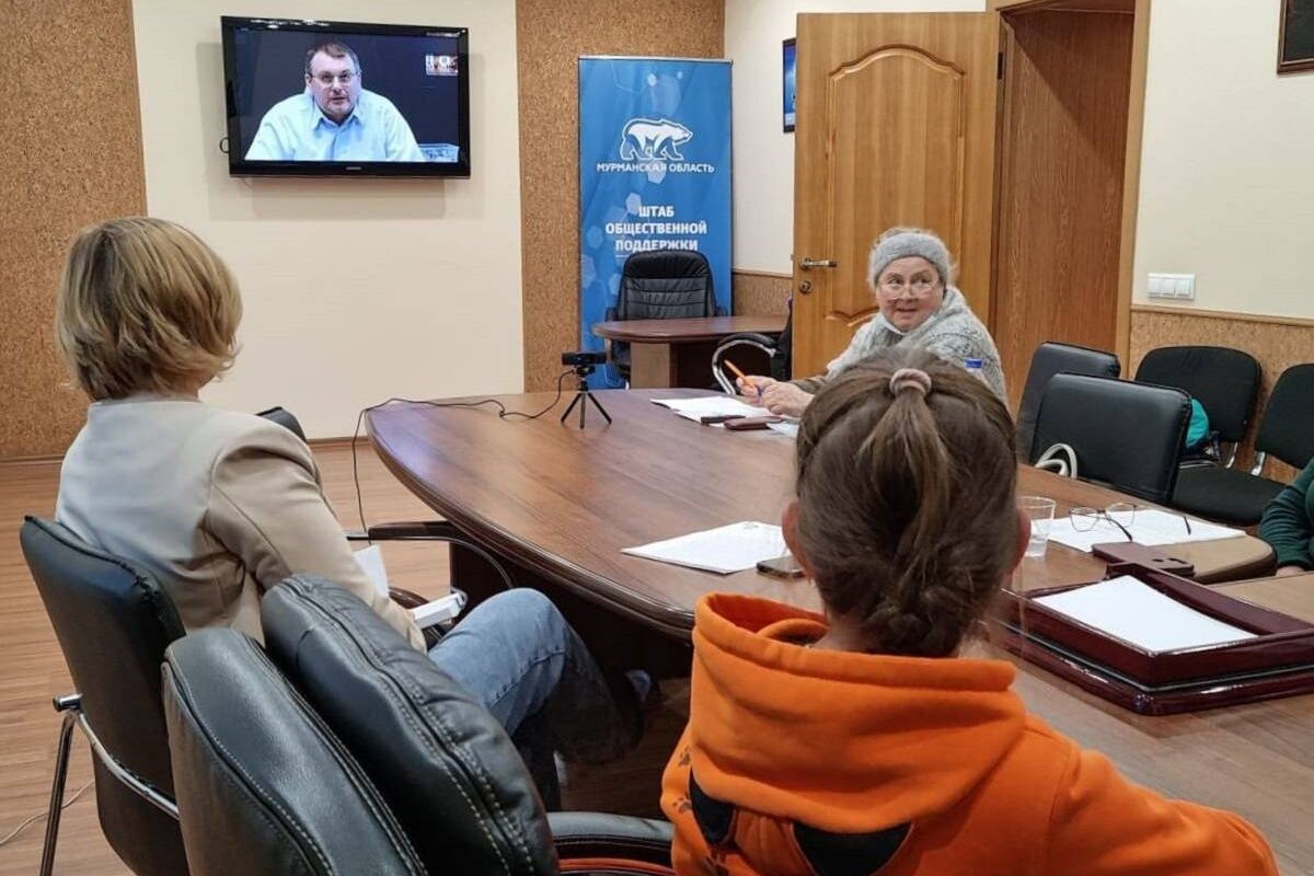 Гобуз станция скорой медицинской помощи мурманск. Помощь в мурманске. Автомобили скорой помощи мурманска. Мурманск скорая старые фото. Работники скорой помощи мурманск.