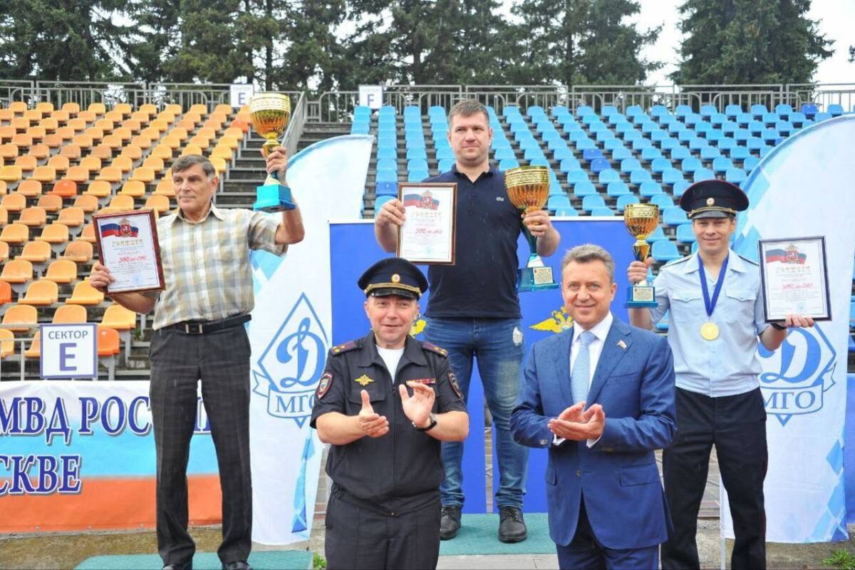 Московские полицейские показали достойный результат и волю к победе на  спартакиаде по троеборью