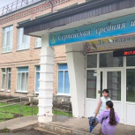Алексей Слабов проконтролировал качество ремонта в Серпейской школе