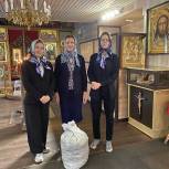 Священнослужители передали воск для изготовления окопных свечей