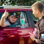 Активисты МГЕР в Запорожской области оказывают помощь автомобилистам, которые следуют из Крыма