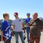 В Кировске продолжаются работы по ремонту кровель многоквартирных домов и дорог