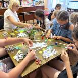 Йошкар-Олинские единороссы приняли участие в организации мастер-класса по изготовлению символа Дня семьи, любви и верности