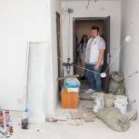В Кемерове молодогвардейцы проверили ремонт студенческого общежития