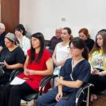 Во Владикавказе «Женское движение Единой России» организовало круглый стол о преимуществах социального контракта