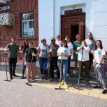 Тюменские единороссы вышли на субботник