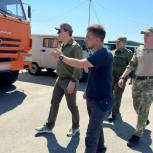 Дмитрий Азаров передал очередную партию спецтехники бойцам в зоне СВО