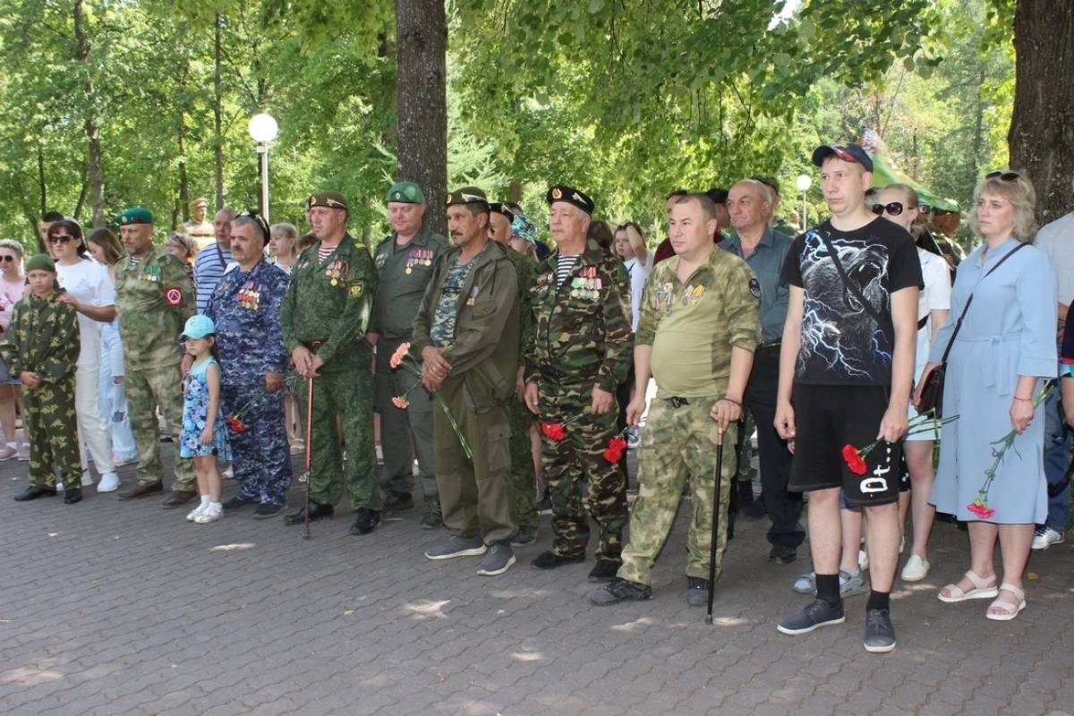 В Аше прошел митинг, посвященный Дню ветеранов боевых действий | 03.07.2023  | Челябинск - БезФормата