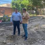 Активисты партийного проекта «Школа грамотного потребителя» провели мониторинг ремонта дворов