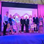 Единороссы поздравили медалистов Читинского района