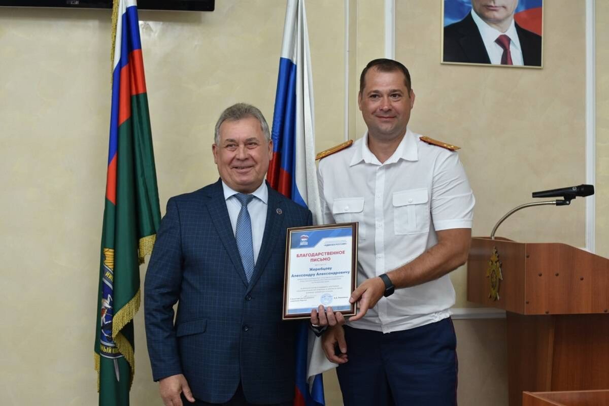 Александр Романенко вручил благодарности сотрудникам СУ СК по Алтайскому краю