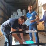Волонтеры «Единой России» передали военному госпиталю более 2 тонн воды