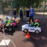 Активисты проекта «Единой России» «Безопасные дороги» организовали выездной автогородок для детей из Адмиралтейского района