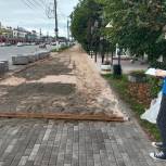 Волонтеры «Единой России» промониторили замену тротуарной плитки на проспекте Калинина