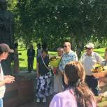Экскурсию по городу и посещение музея организовали единороссы городского отделения для пожилых супружеских пар Иркутска