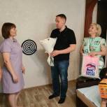 Депутаты поздравили семейные пары с праздником, вручив награды и пожелав благополучия