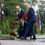 Торжественный церемониал прошёл у Вечного огня в годовщину освобождения Пскова