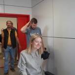 В Красноярске депутаты горсовета проверили пешеходный мост на Семафорной