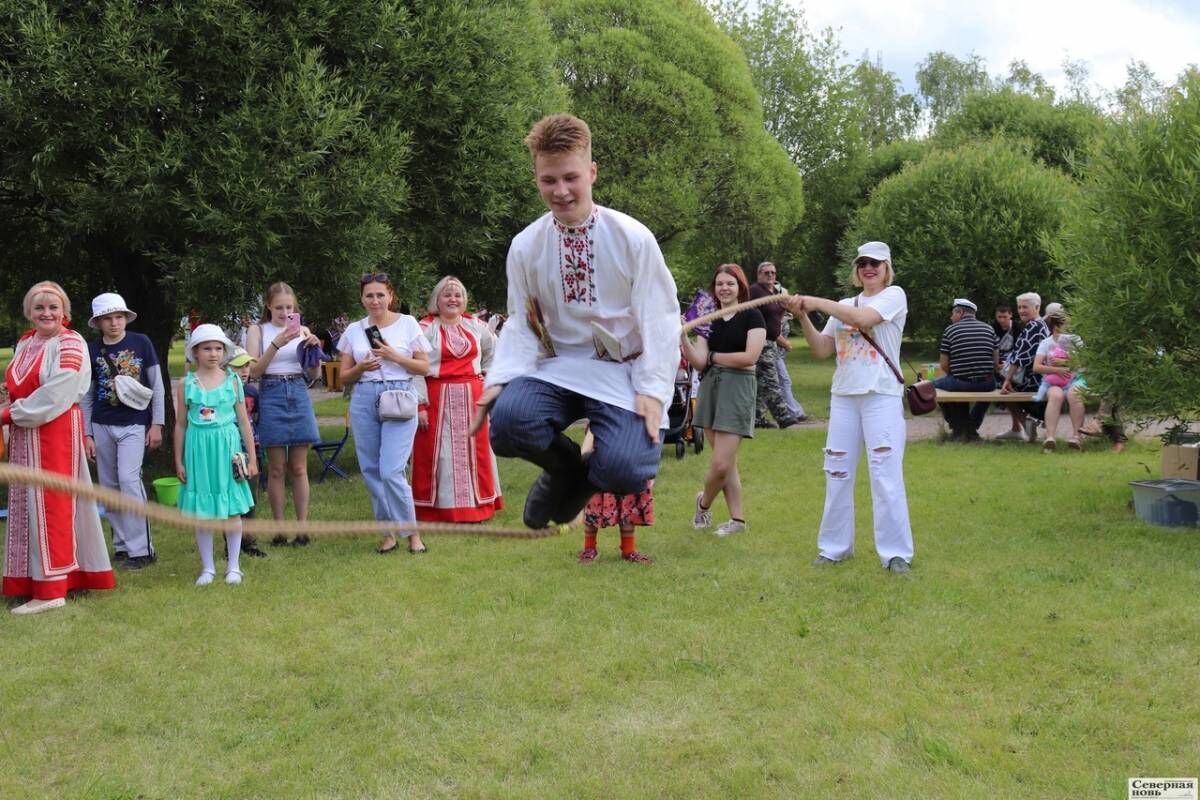 Андрей Клеков посетил праздник лодки в селе Устье