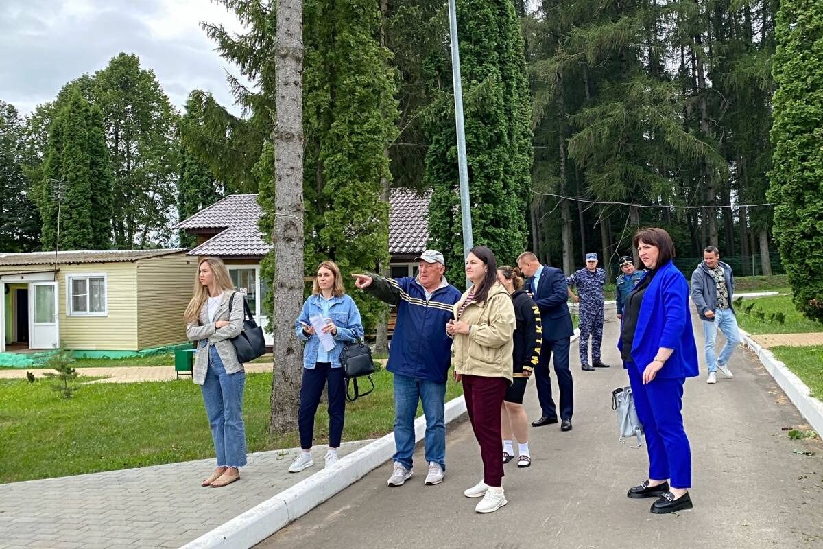 Елена Гребнева посетила детский лагерь «Юность»