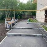 В Кыштымском городском округе реализуется инициативный проект по благоустройству пространства возле библиотеки «Семейного чтения»
