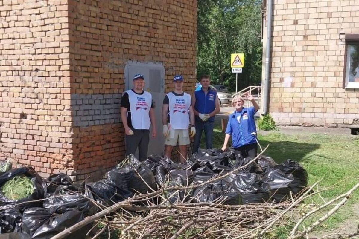 Партийцы Советского района Красноярска навели порядок на улице Никитина |  05.07.2023 | Красноярск - БезФормата