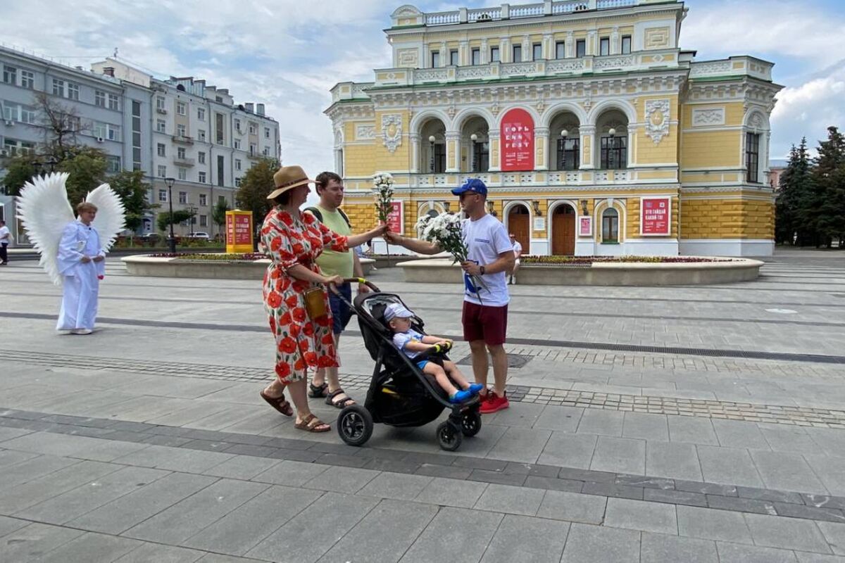 Ромашка на счастье»: нижегородцев поздравили с Днем семьи, любви и верности  | 08.07.2023 | Нижний Новгород - БезФормата