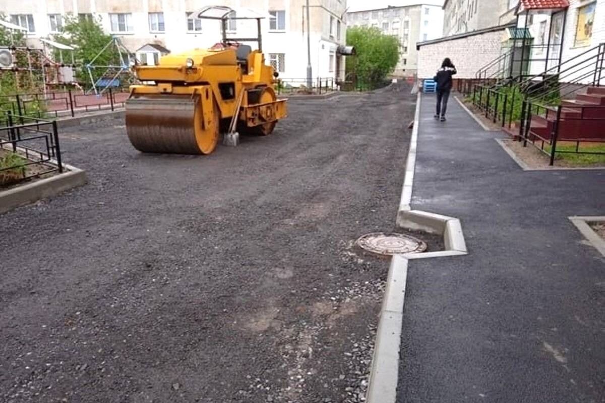 В ЗАТО Александровск продолжается ремонт дорог